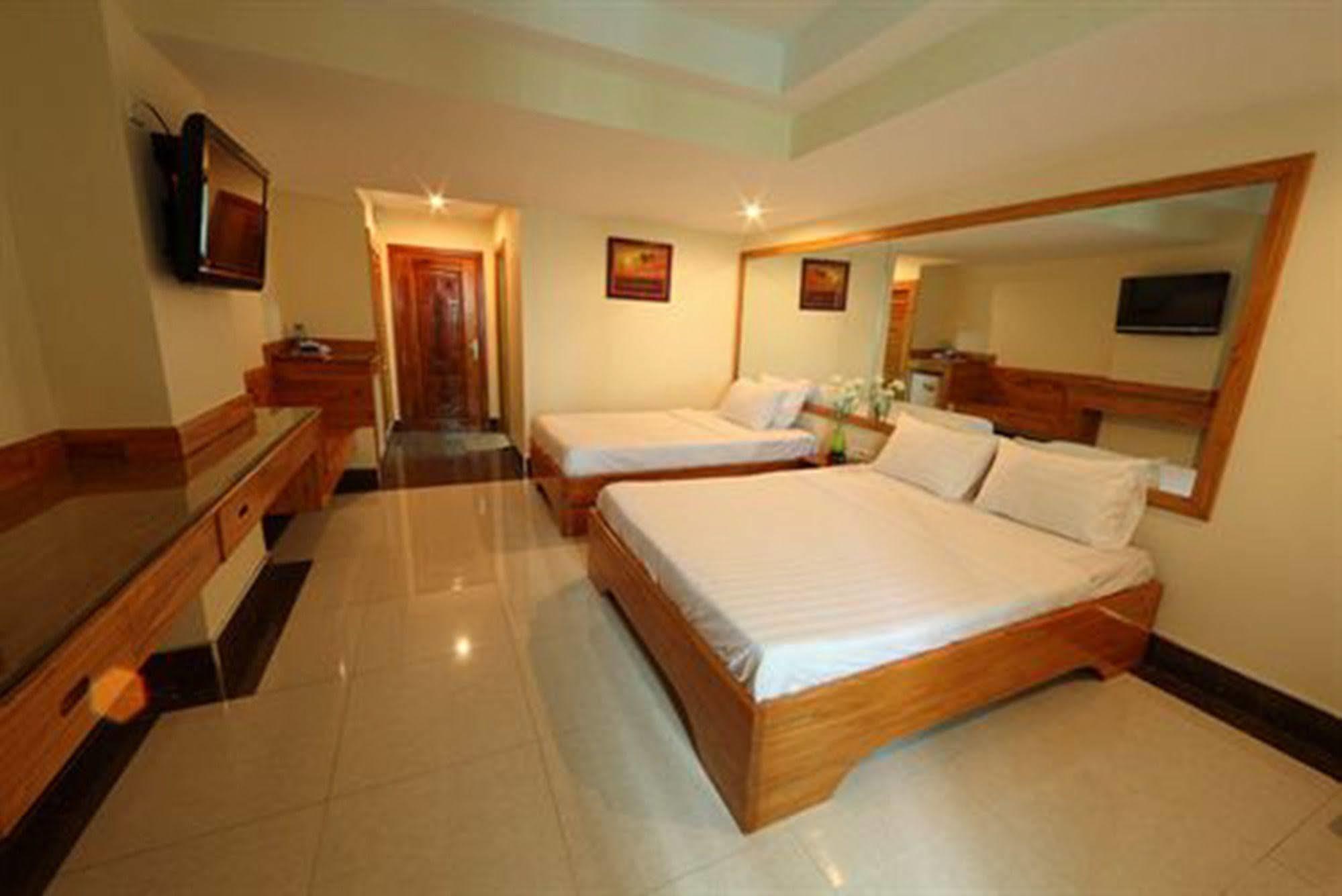 Lucky Star 2 Hotel Phnom Penh Exterior foto